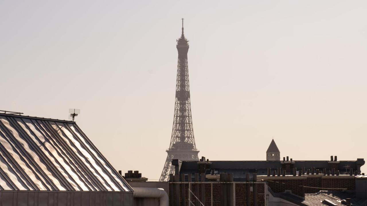 Monsieur George Hotel & Spa - Champs-Elysees Paris Eksteriør billede The tower in 2006