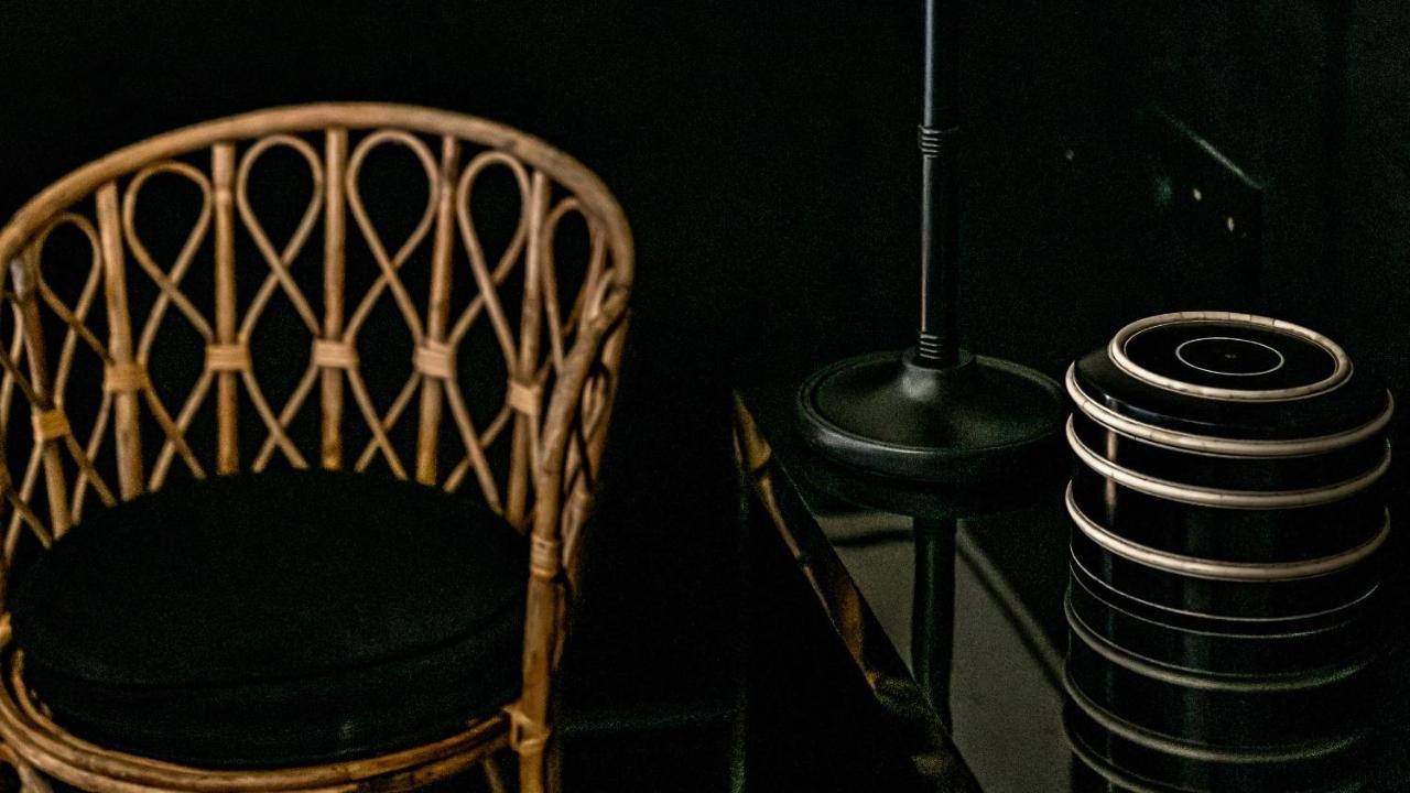Monsieur George Hotel & Spa - Champs-Elysees Paris Eksteriør billede A rattan chair
