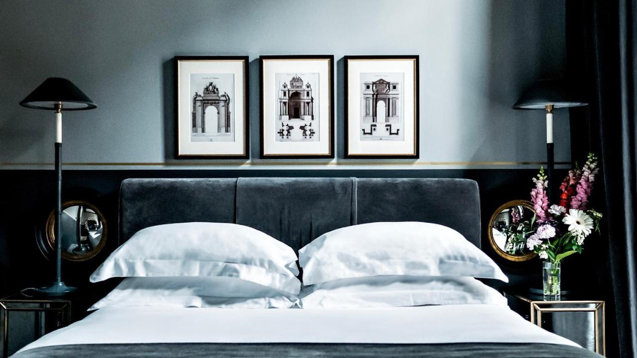 Monsieur George Hotel & Spa - Champs-Elysees Paris Eksteriør billede A bedroom at the hotel