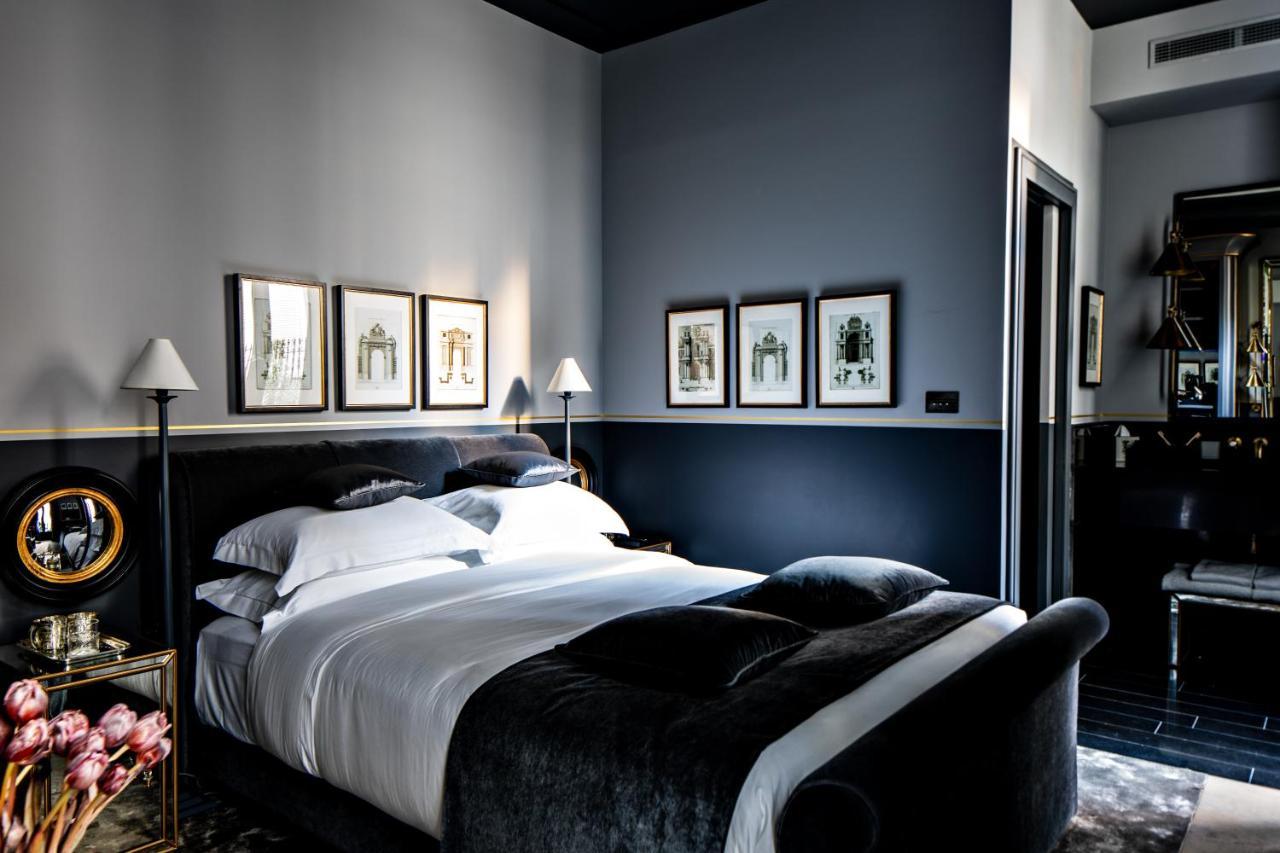 Monsieur George Hotel & Spa - Champs-Elysees Paris Eksteriør billede A bedroom at the Hotel